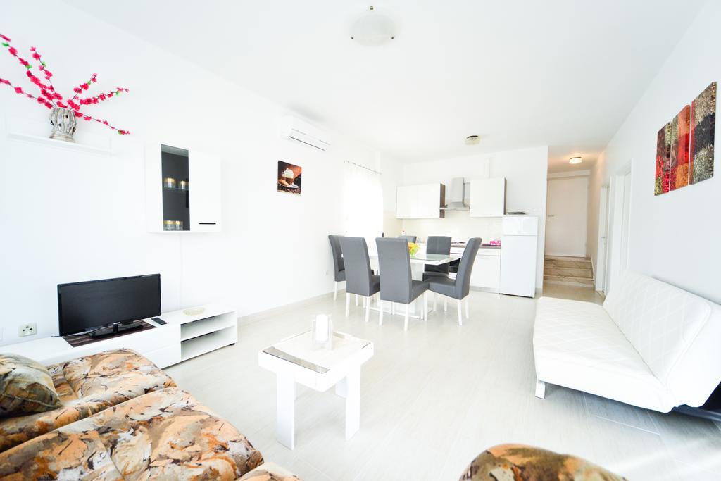 Apartments Valentina Petrcane Exterior photo