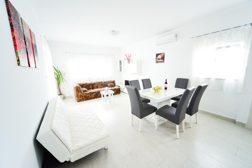 Apartments Valentina Petrcane Exterior photo