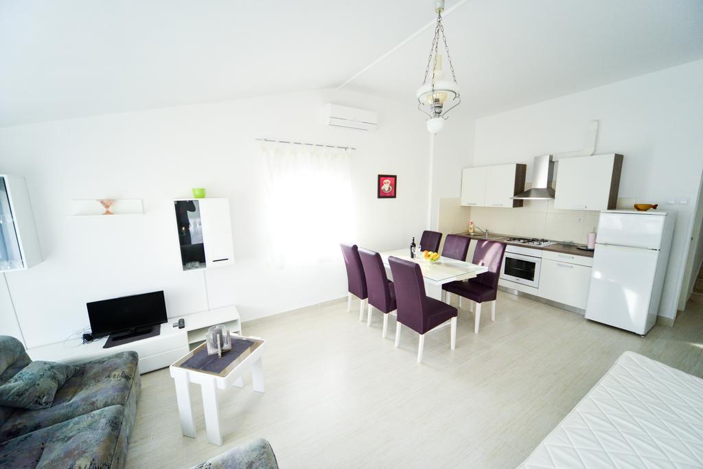 Apartments Valentina Petrcane Exterior photo